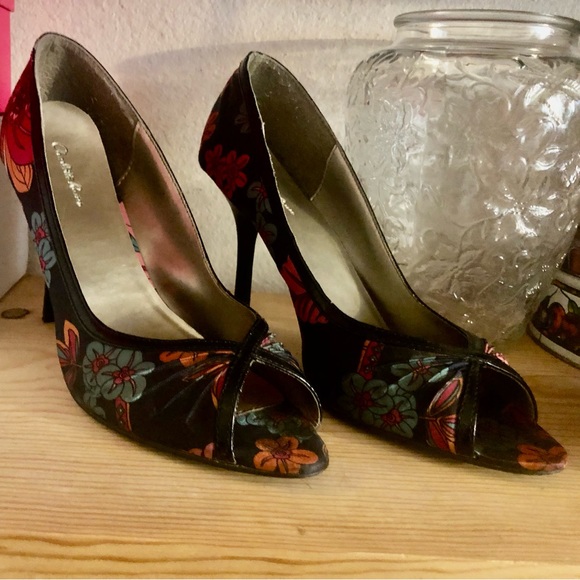 Vibrant Jewel Tone Flower Print Pep toe Heels - Picture 3 of 9